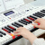 美科MK-2100ホワイトと61ボタのピアノボーを弾きます。多机能电子キーボンド接続マイク
